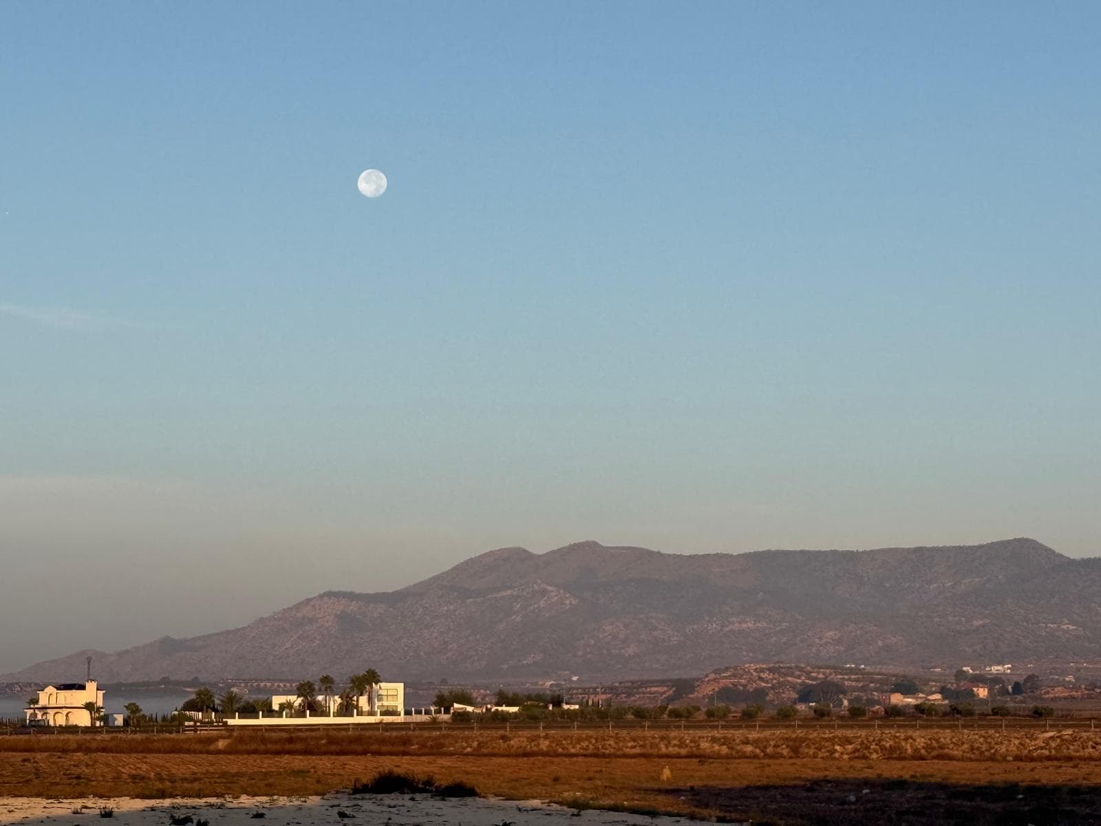 Villa onder een volle maan in het Spaanse binnenland